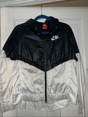Nike Black and White Chevron Windbreaker Jacket